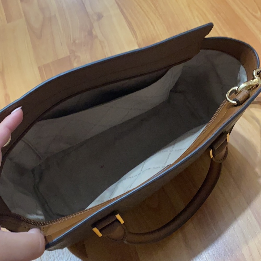 MICHAEL KORS⦂ CROSSBODY & WALLET - Picture 5 of 9